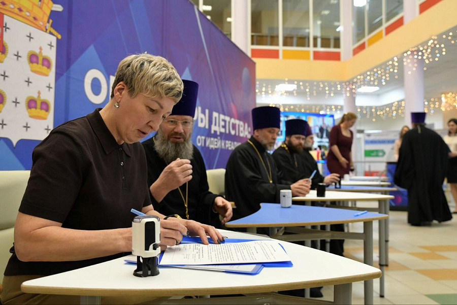 Подписание соглашений о сотрудничестве между учреждениями образования и благочиниями Дмитровского городского округа